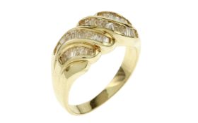 Ring 6.85g 750/- Gelbgold mit 35 Diamanten zus. ca. 0.75 ct.. Ringgroesse ca. 56