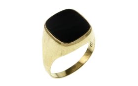 Ring 2.63g 333/- Gelbgold mit Onyx. Ringgroesse ca. 57