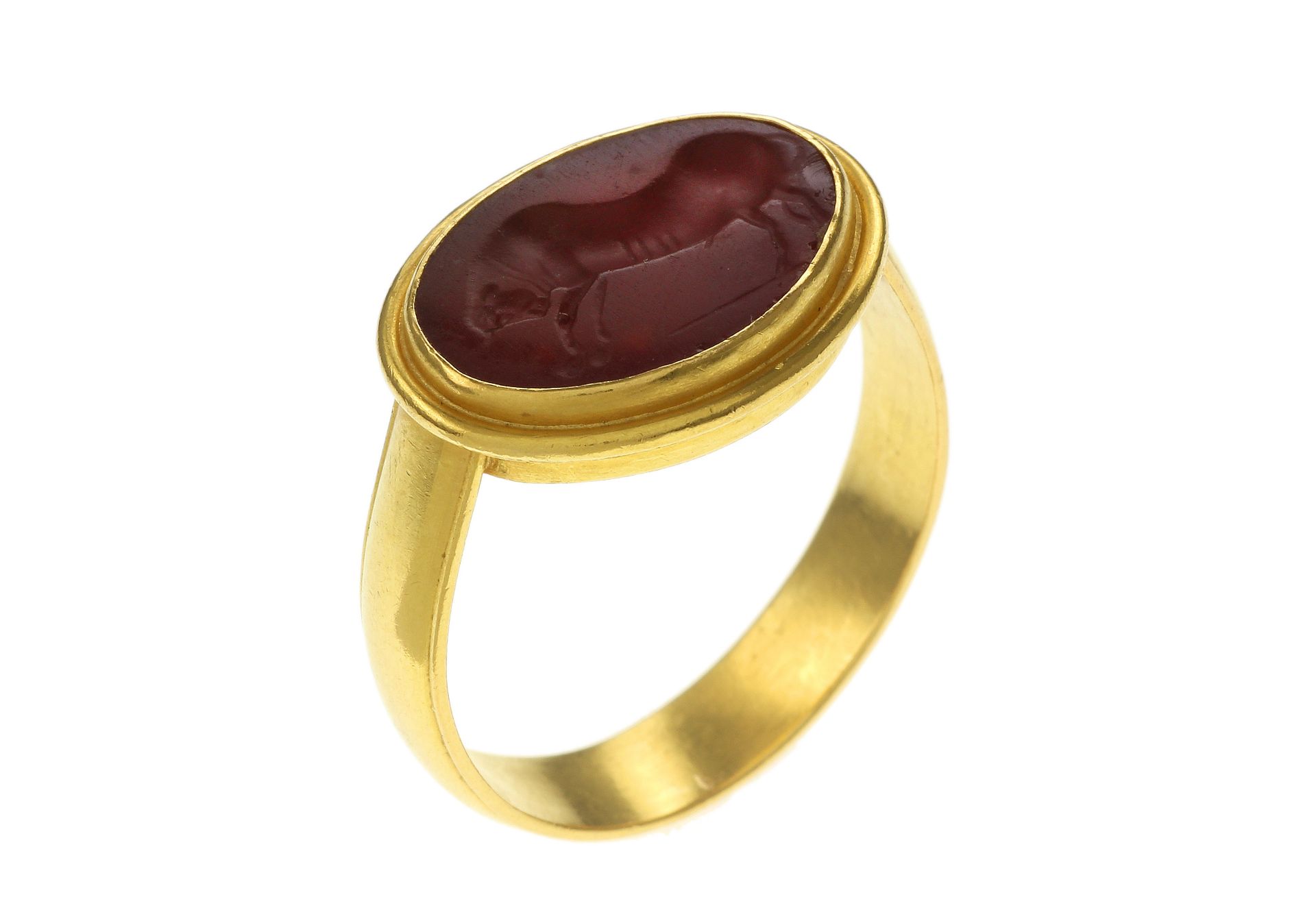 Ring 7.75g 900/- Gelbgold mit Stein. Ringgroesse ca. 60