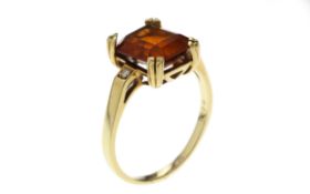 Ring 4.55g 585/- Gelbgold mit 2 Diamanten zus. ca. 0.04 ct. und Turmalin. Ringgroesse ca. 61