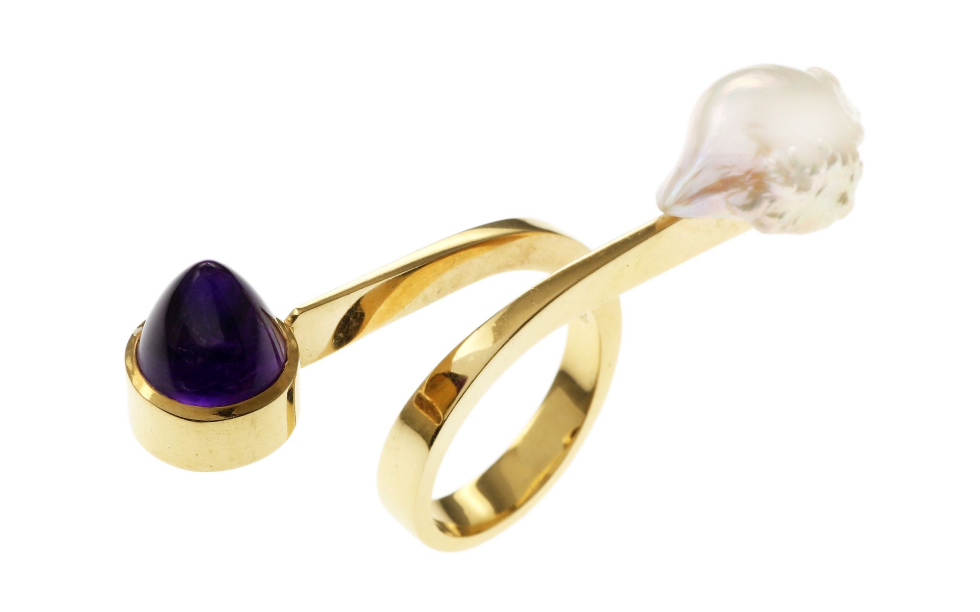 Ring 14.5g 750/- Gelbgold mit Amethyst und Perle. Ringgroesse ca. 56