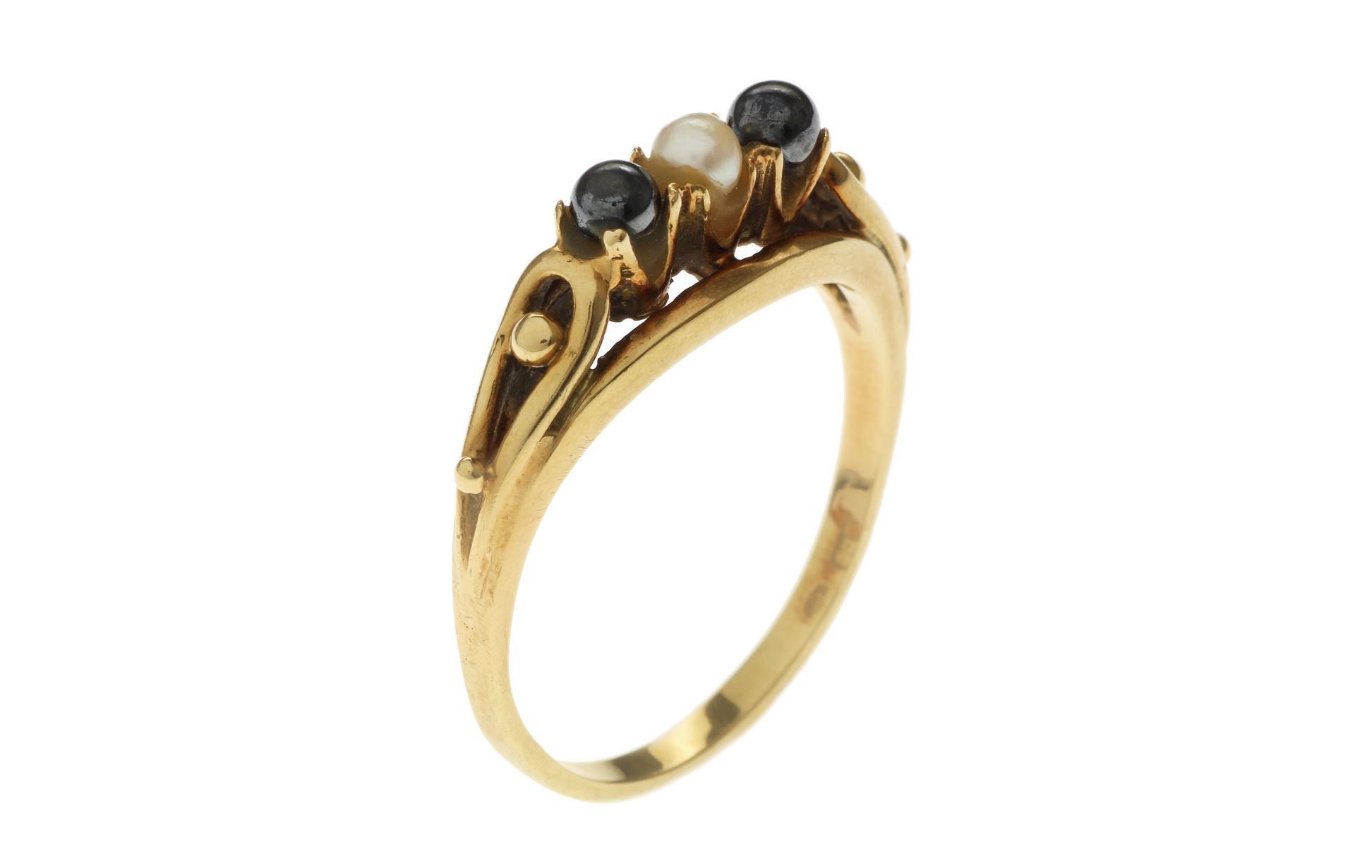 Ring 3.92g 585/- Gelbgold mit Perlen. Ringgroesse ca. 60