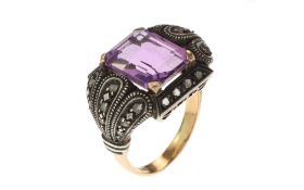 Ring 8.3g 585/- Gelbgold und 925/- Silber mit Diamanten im Rosenschliff und Amethyst. Ringgroesse ca