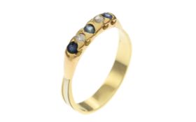 Ring 4.99g 585/- Gelbgold und Weissgold mit 2 Diamanten zus. ca. 0.20 ct. und Saphiren. Ringgroesse 