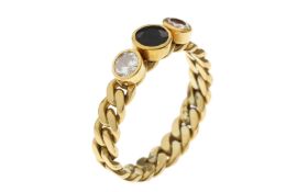 Ring 3.89g 750/- Gelbgold mit 2 Diamanten zus. ca. 0.32 ct. und Saphir. Ringgroesse ca. 53