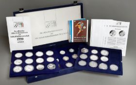 32 Silbermuenzen im Kasten ca. 995.20g diverse Silberlegierungen