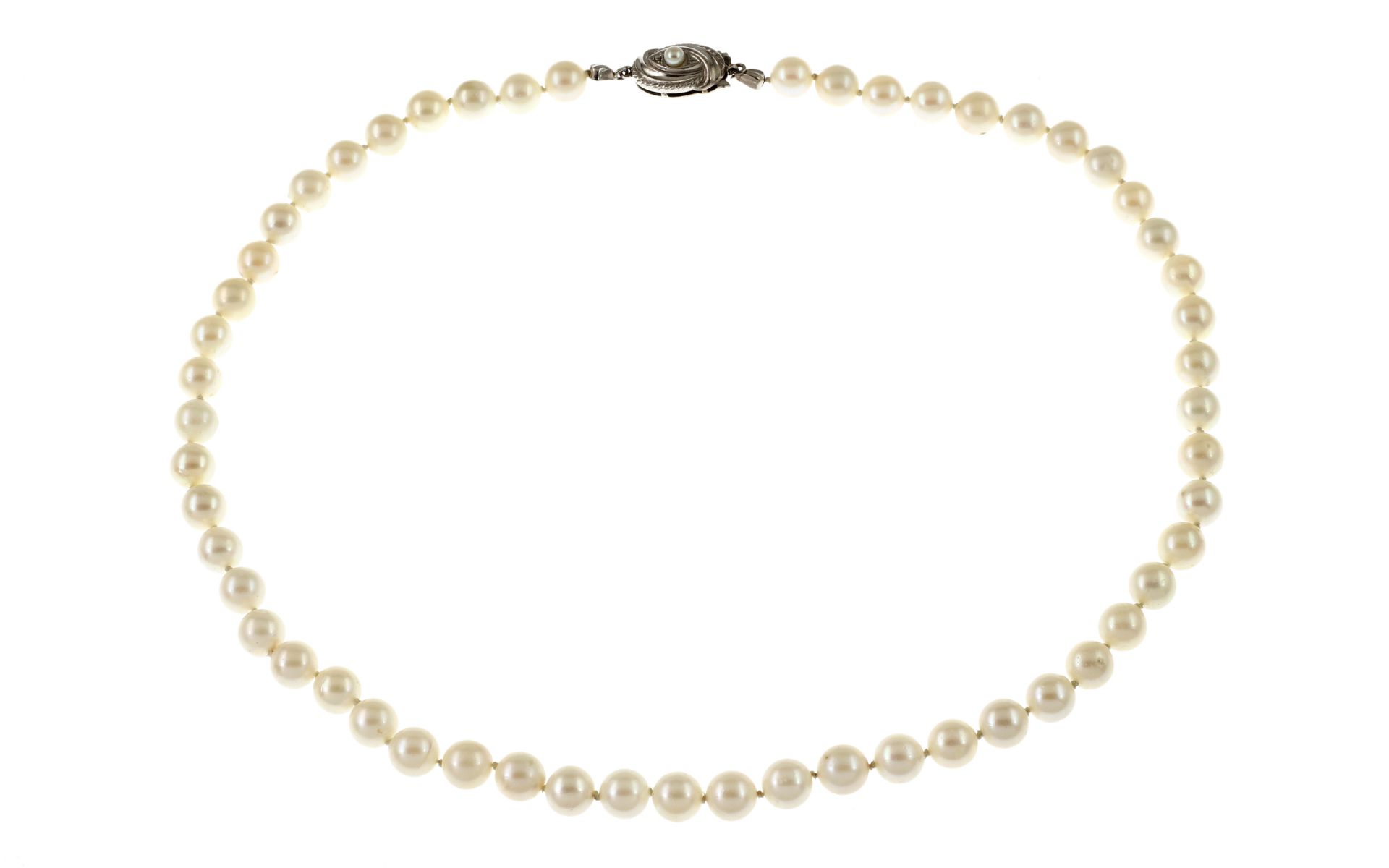 Perlenkette 31.38g mit Verschluss 585/- Gelbgold und Weissgold. Laenge ca. 45 cm