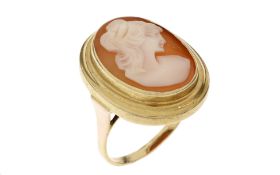 Ring 4.57g 333/- Gelbgold mit Gemme. Ringgroesse ca. 56