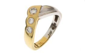 Ring 4.07g 585/- Gelbgold und Weissgold mit 3 Diamanten zus. ca. 0.22 ct.. Ringgroesse ca. 51