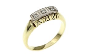 Ring 2.59g 585/- Gelbgold und Weissgold mit 3 Diamanten zus. ca. 0.06 ct.. Ringgroesse ca. 53