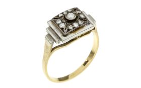 Ring 3.6g 585/- Gelbgold und Weissgold mit 11 Diamanten zus. ca. 0.25 ct.. Ringgroesse ca. 56