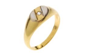 Ring 3.91g 585/- Gelbgold und Weissgold mit Diamant ca. 0.03 ct.. Ringgroesse ca. 59