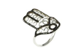 Ring Hand der Fatima 4.37 gr. 750/- Weissgold mit schwarzen Diamanten 0.50 ct