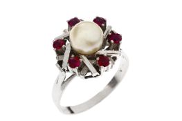 Ring 3.93g 585/- Weissgold mit Rubinen und Zuchtperle. Ringgroesse ca. 54