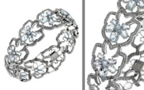 Armband 36.34 gr. 750/- Weissgold mit Diamanten 2.45 ct . Aquamarinen 18.37 ct und Blautopas 1.45 ct