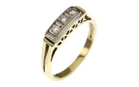 Ring 3.4g 585/- Gelbgold mit 3 Diamanten zus. 0.12 ct.. Ringgroesse ca. 57