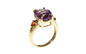 Ring 4.65g 375/- Gelbgold mit Amethyst und Feueropalen. Ringgroesse ca. 53