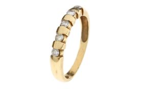 Ring 2.24g 585/- Gelbgold mit 5 Diamanten zus. ca. 0.25 ct.. Ringgroesse ca. 56