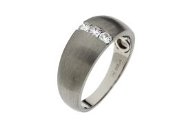 Ring 6.1g 950/- Platin mit 3 Diamanten zus. ca. 0.21 ct.. Ringgroesse ca. 57