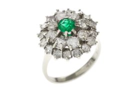 Ring 6.11 gr. 585/- Weissgold mit Diamanten 1.60 ct und Smaragd Ringgroesse 55