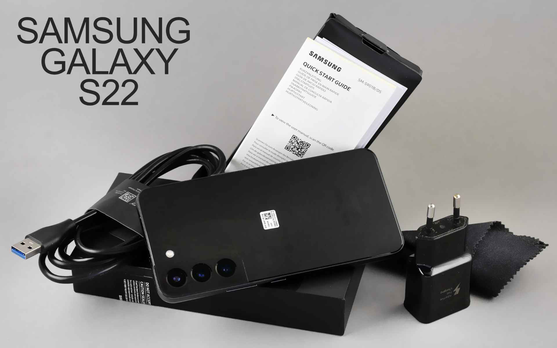 Samsung Galaxy S22 mit Zubehoer und Karton