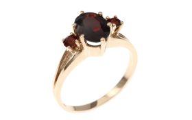 Ring 2.81 gr. 585/- Rotgold mit Granate Ringgroesse 52
