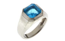 Ring 16.2g 750/- Weissgold mit Topas. Ringgroesse ca. 57