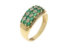 Ring 3.79g 585/- Gelbgold und Weissgold mit 22 Diamanten zus. ca. 0.22 ct. und Smaragden