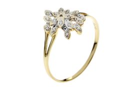 Ring 1.53g 375/- Gelbgold und Weissgold mit 16 Diamanten zus. ca. 0.16 ct.. Ringgroesse ca. 62