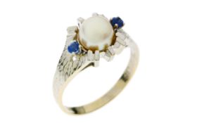 Ring 4.36 gr. 585/- Weissgold mit Saphiren und Perle Ringgrousse 57