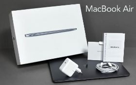 MacBook Air 13-inch mit Apple M1-Chip Model No. A2337 mit Box und Zubehoer