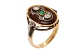 Ring 5.08g 585/- Gelbgold und Weissgold mit 11 Diamanten zus. ca. 0.19 ct. und Smaragd. Ringgroesse 