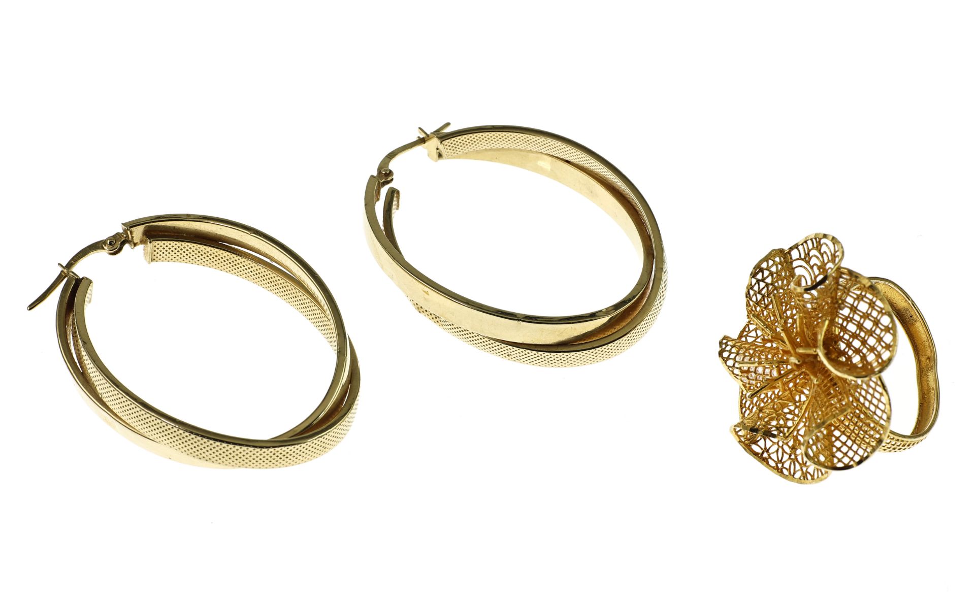 1 Ring. 1 paar Creolen 8.91g 585/- Gelbgold