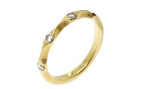 Ring 2.46g 585/- Gelbgold mit 3 Diamanten zus. ca. 0.15 ct.. 1 Diamant fehlt. Ringgroesse ca. 53
