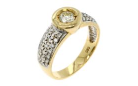 Ring 4.71g 585/- Gelbgold mit Diamant ca. 0.25 ct. und 36 Diamanten zus. ca. 0.36 ct.. Ringgroesse c
