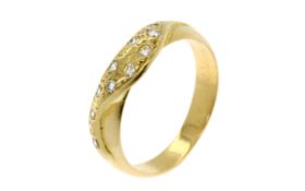 Ring 3.83g 750/- Gelbgold mit 12 Diamanten zus. ca. 0.24 ct.. Ringgroesse ca. 52