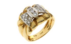 Ring 5.43g 585/- Gelbgold und Weissgold mit 13 Diamanten zus. ca. 0.26 ct.. Ringgroesse ca. 55