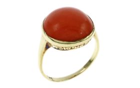 Ring 4.02g 585/- Gelbgold mit Koralle. Ringgroesse ca. 52