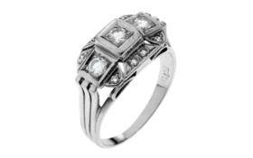 Ring 5.04g 585/- Weissgold mit 11 Diamanten zus. ca. 0.48 ct.. Ringgroesse ca. 59