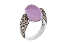 Ring 9.25g 750/- Weissgold mit 104 braunen Diamanten zus. ca. 1.70 ct. und Amethyst. Ringgroesse ca.