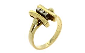 Ring 5.67g 585/- Gelbgold und Weissgold mit 3 Diamanten zus. ca. 0.12 ct.. Ringgroesse ca. 54