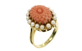 Ring 6.56g 585/- Gelbgold mit Engelskoralle und Perlen. Ringgroesse ca. 60