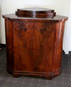 Biedermeier-Eckschrank