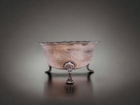A VICTORIAN STERLING SILVER FOOTED DISH. BY MAPPIN & WEBB, LONDON. 1900, LONDON HALLMARKS. 5.5 X 10C