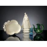 A COLLECTION OF EUROPEAN CERAMICS & GLASS. INCLUDING A RARE HUMMEL 'MADONNA & CHILD' FIGURINE, A LA