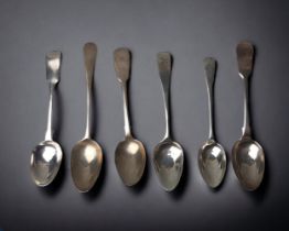 A COLLECTION OF SIX GEORGE III & VICTORIAN STERLING SILVER TEA SPOONS. 103.6G