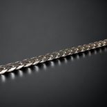 A LARGE MENS STERLING SILVER CURB LINK CHAIN. 67.5G