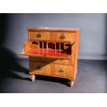 AN EARLY 19TH CENTURY SATINWOOD SECRETAIRE CHEST. FALL FRONT DRAWER WITH FITTED INTERIOR.