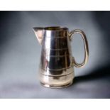 A VICTORIAN WALKER & HALL SILVER PLATE WATER JUG. BANDED DESIGN. HEIGHT - 19CM