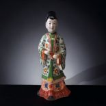 A CHINESE FAMILLE ROSE PORCELAIN FIGURE. 20TH CENTURY. HAND PAINTED ROBE WITH NUMEROUS BLOSSOMS & B